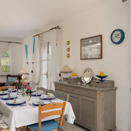 Villa Perelle 8, Emma