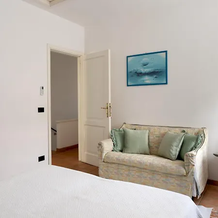 Perelle 8, Emma Villa