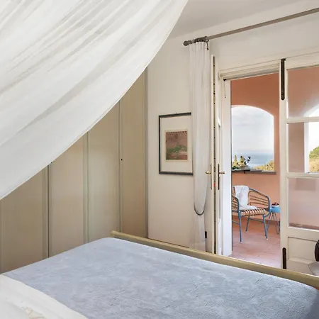 Villa Perelle 8, Emma