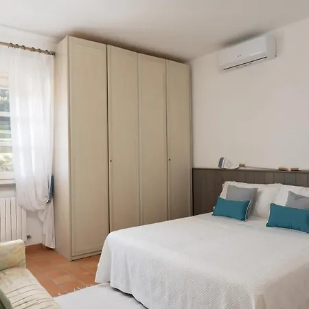 Villa Perelle 8, Emma